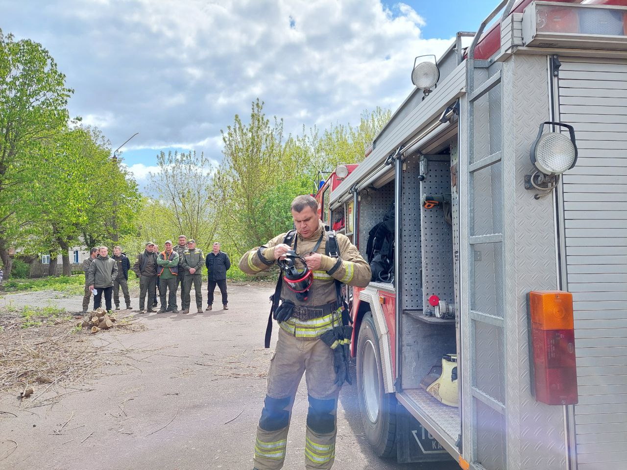 Демонстрація заходів особистого захисту пожежного