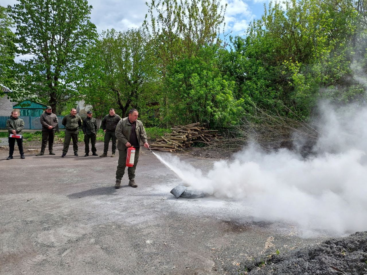 Застосування порошкового вогнегасинка 1